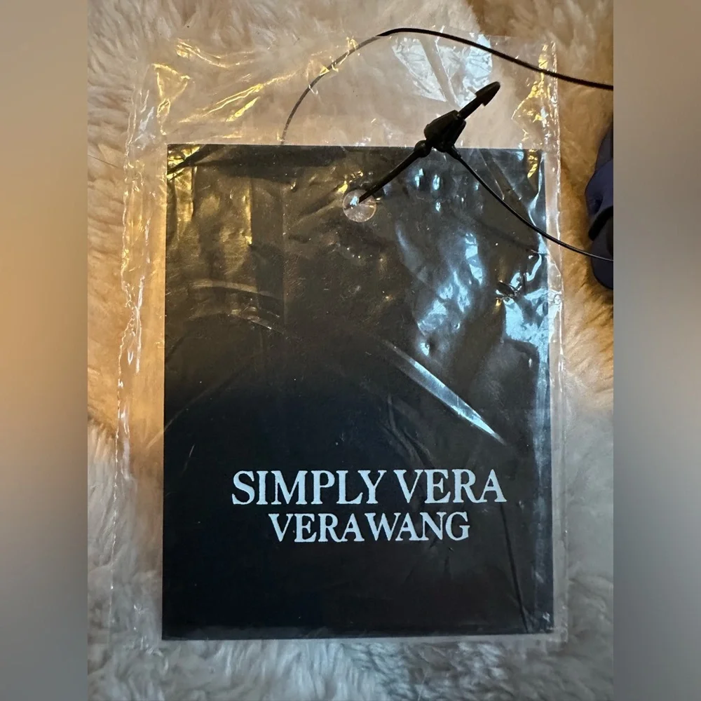 NWT- Simply Vera Vera Wang Amboy‎ Wallet in Ives Blue
